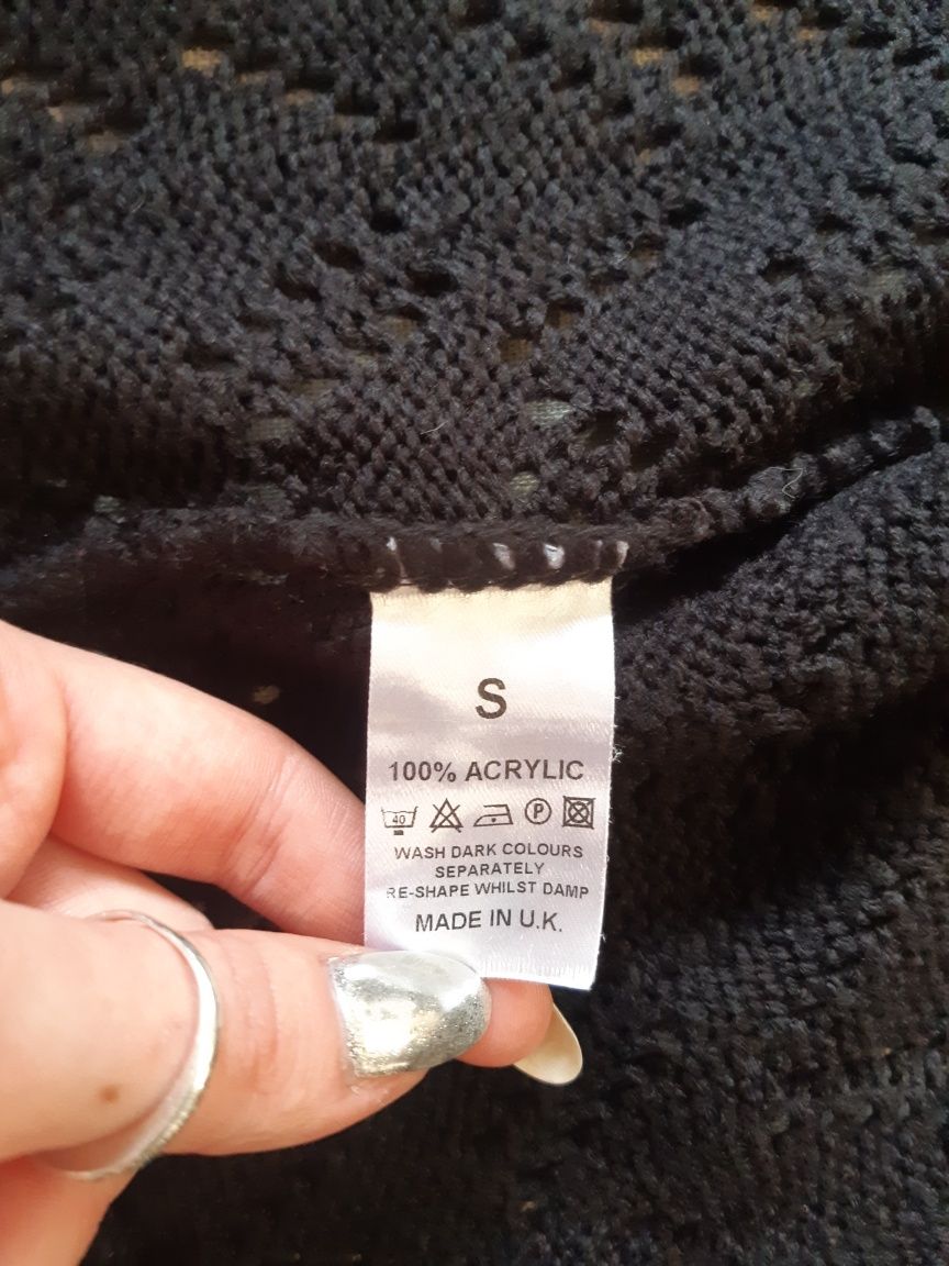Czarny sweter z fredzlami narzutka kardigan 36/38 S/M vintage