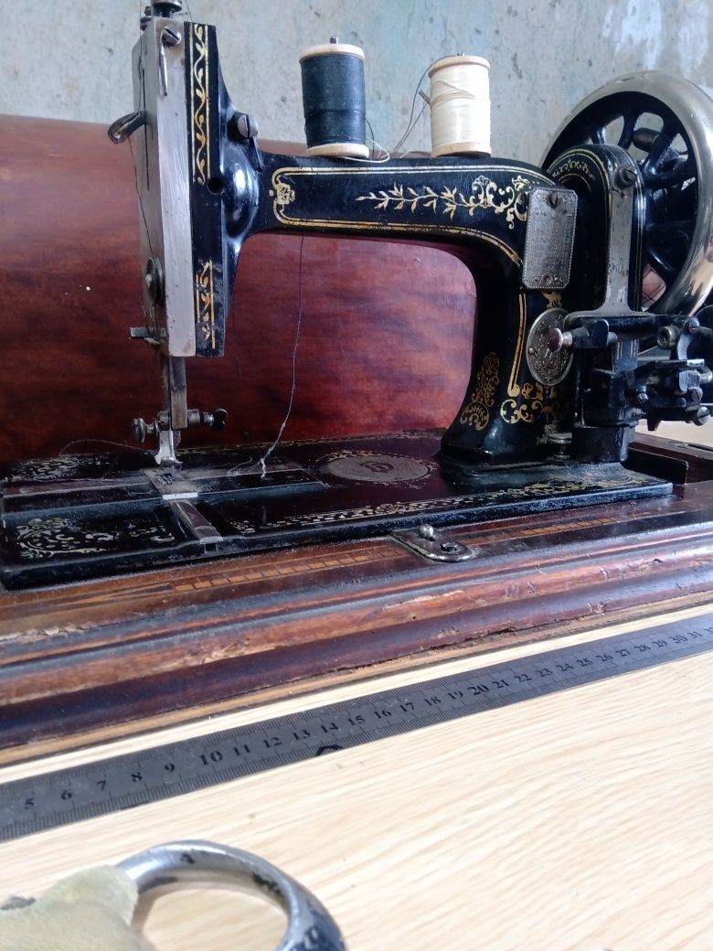 Швейная машинка Антикварная для коллекционеров