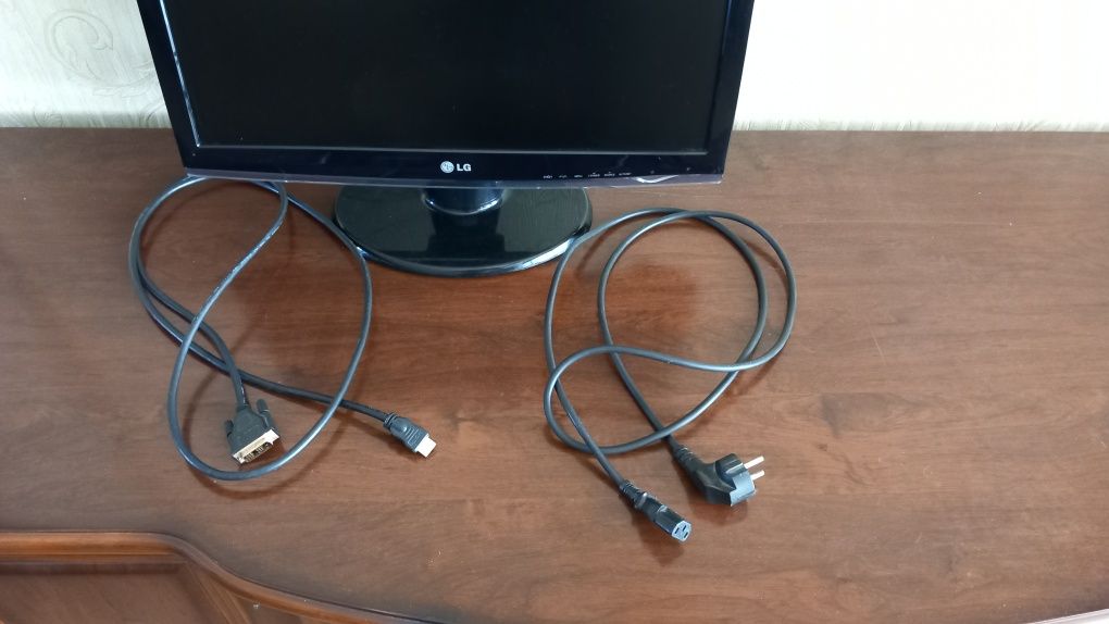Монитор LG Flatron w2253v 22 дюйма DVI HDMI VGA