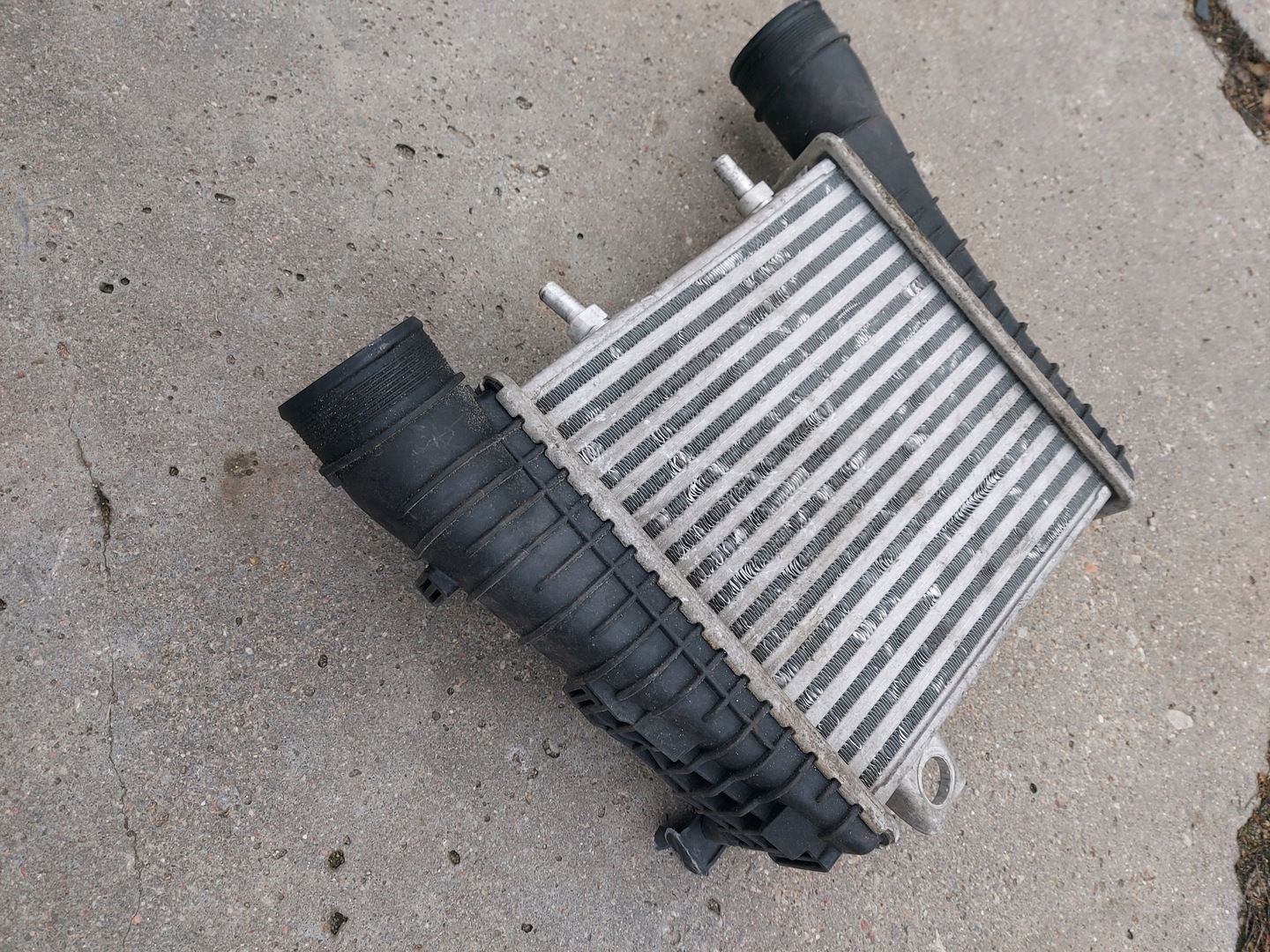 INTERCOOLER CHŁODNICA PRAWA AUDI A8 D4 4H 4.2 TDI 4H0145806H