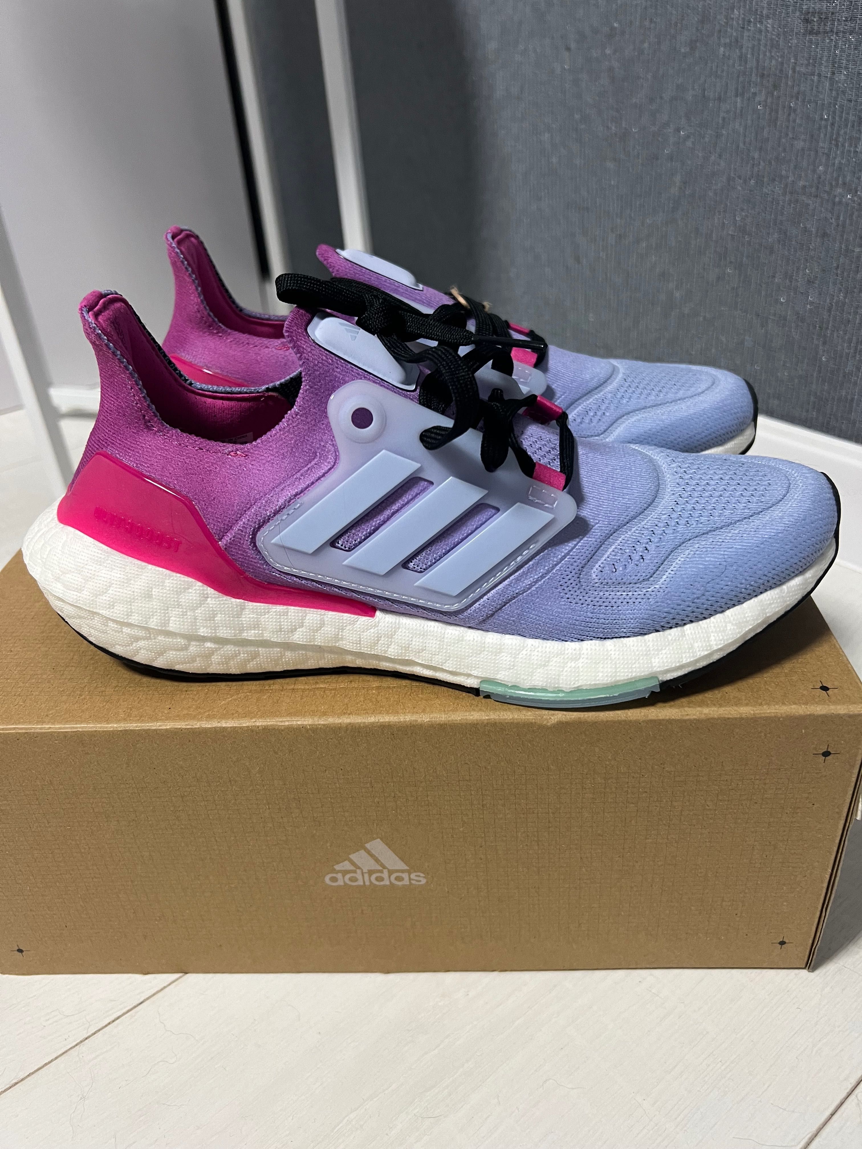 Бігові кросівки Adidas ultraboost 22