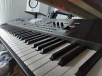 Korg Pa4x musikant z repertuarem + twardy case na kółkach