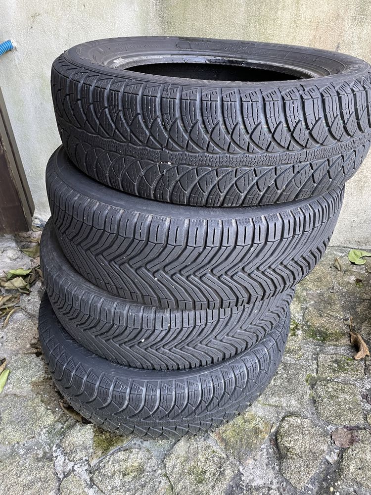 Conjunto de 4 pneus 185/65 R15 - 2 Michelin + 2 Fulda