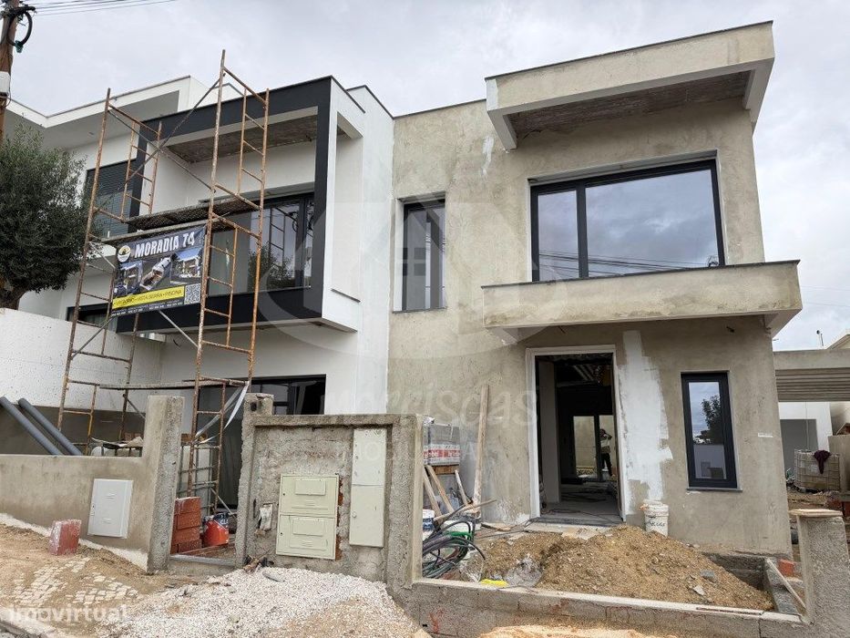 Moradia T4 com piscina e dupla vista serra e Tejo, Santa Iria de Azóia