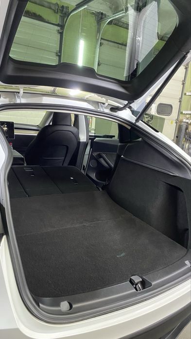 Продам  автомобіль Tesla model Y