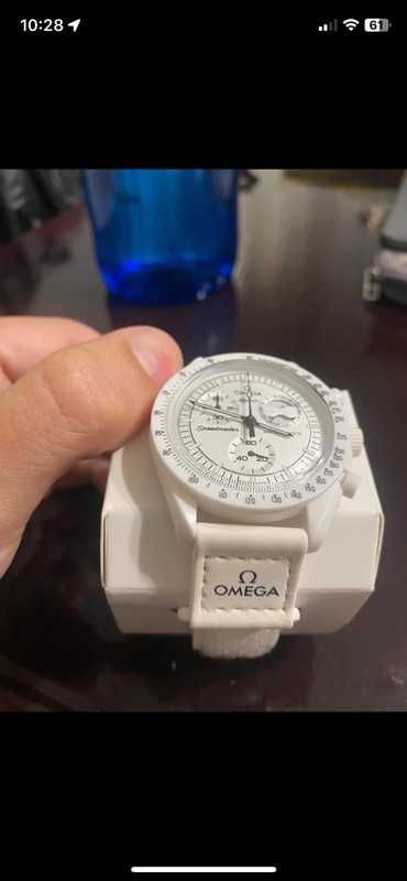 Omega Swatch Snoopy SO33W700 Retro Futuryzm z Fazą