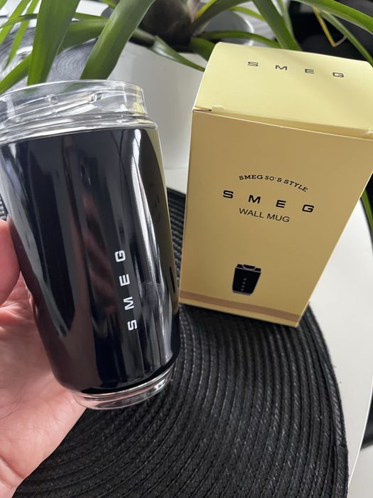 Czarny Smeg kubek termiczny termos 240 ml