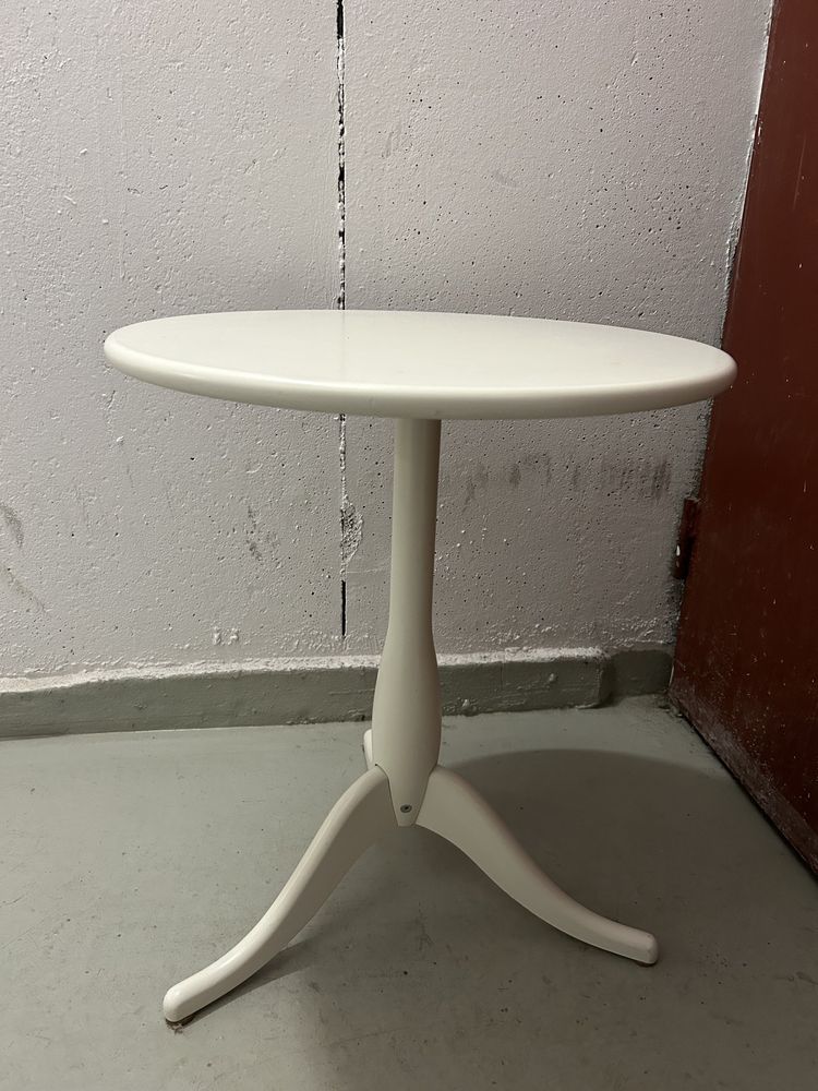 Mały okrągły stolik IKEA biały
