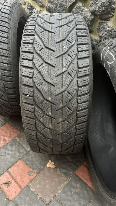 Резина зимня Tigar Winter 235/45 R18