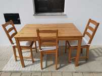 Mesa de jantar com 4 cadeiras
