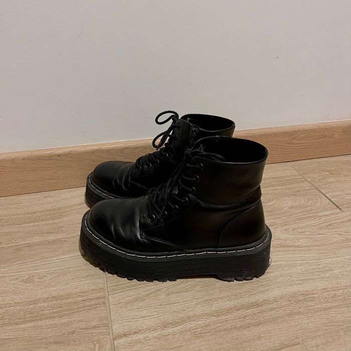 botki typu Dr. Martens / buty damski PULL&BEAR czarne