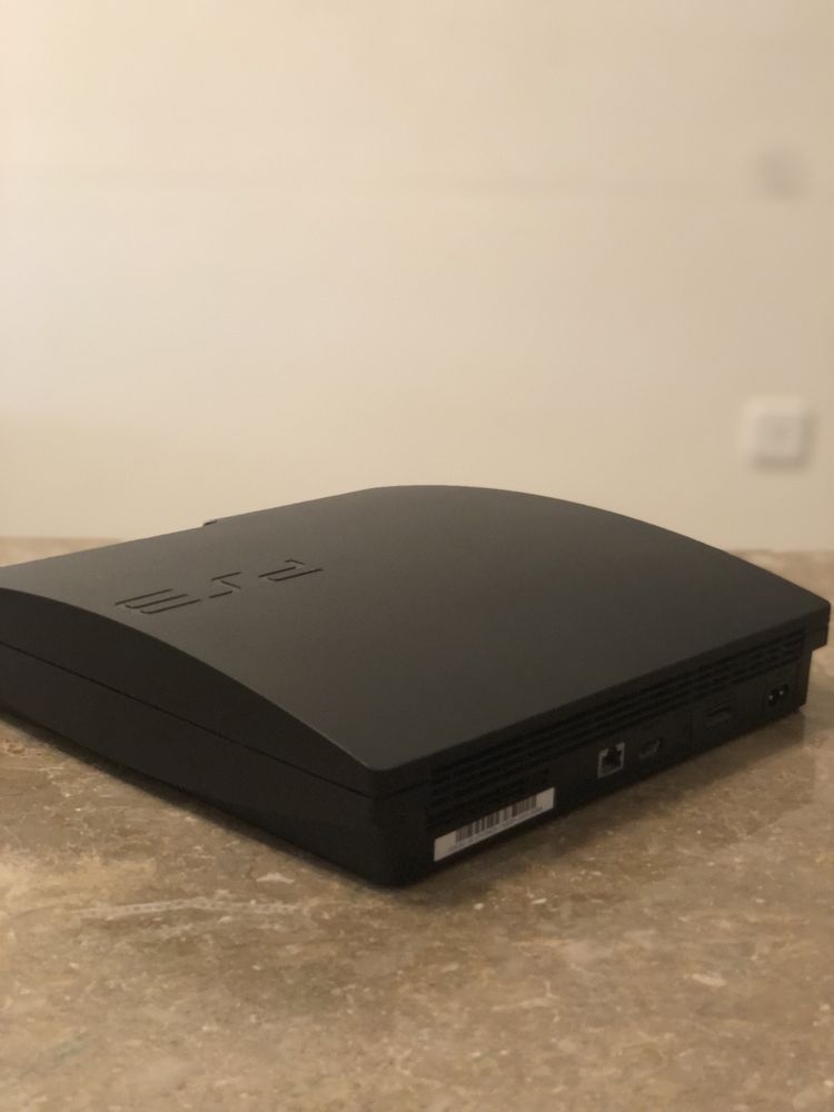 PS3 Slim 320GB com 5 jogos sem comando