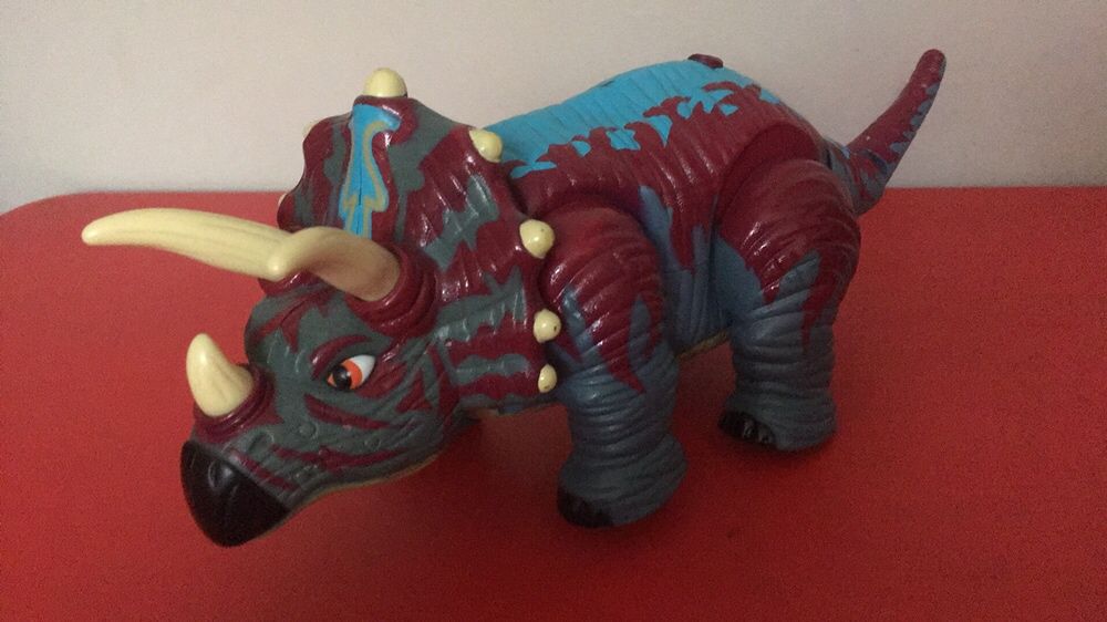 Interaktywny Triceratops. Dinozaur Fisher Price Mattle