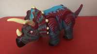 Interaktywny Triceratops. Dinozaur Fisher Price Mattle