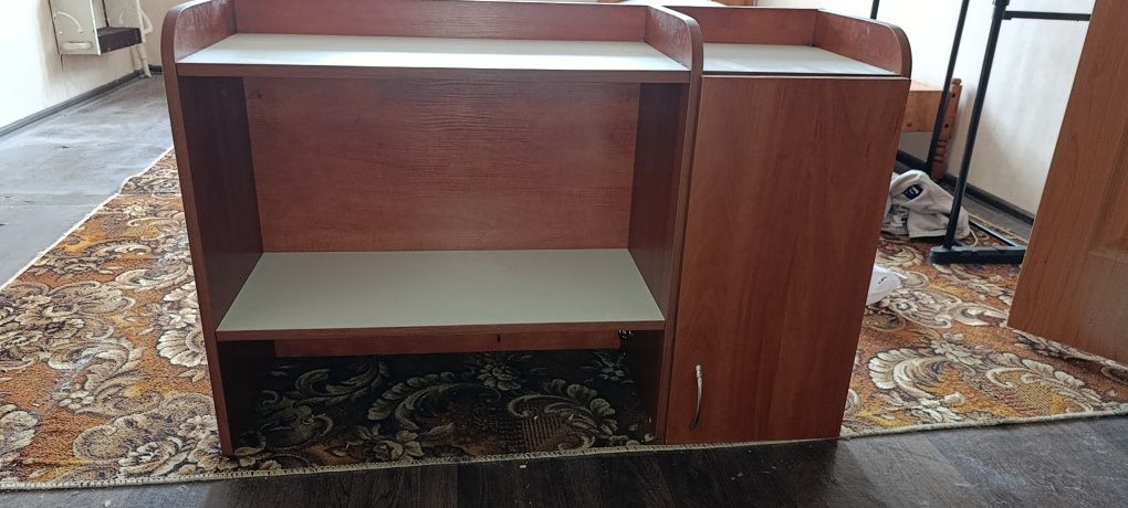 Продам полочку, б/у, в прихожую