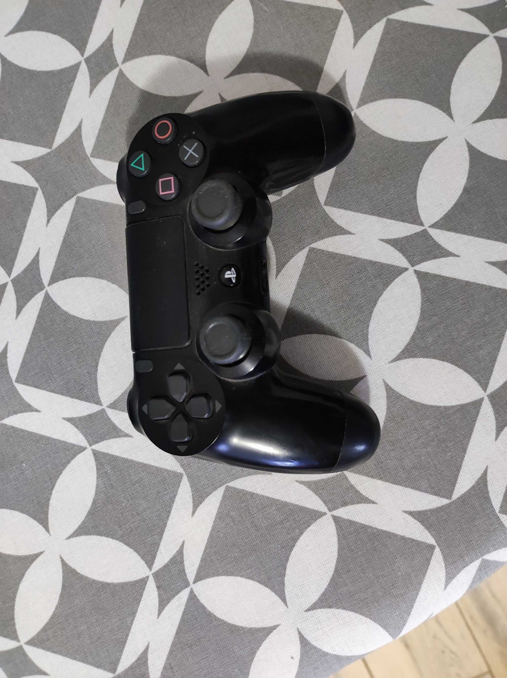 PS4 Pro + 2 контроллера + камера
