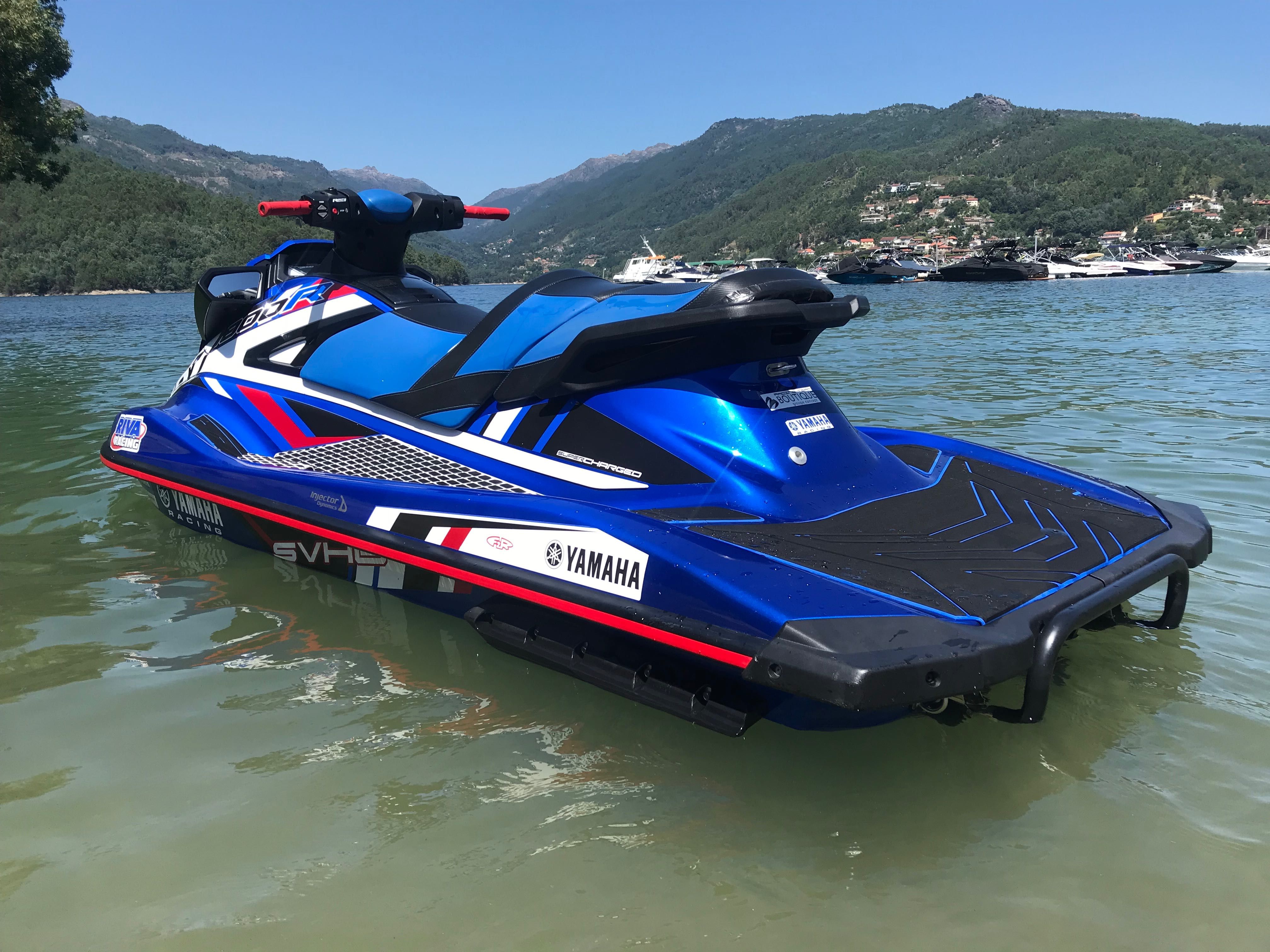 Yamaha GP 1800 R