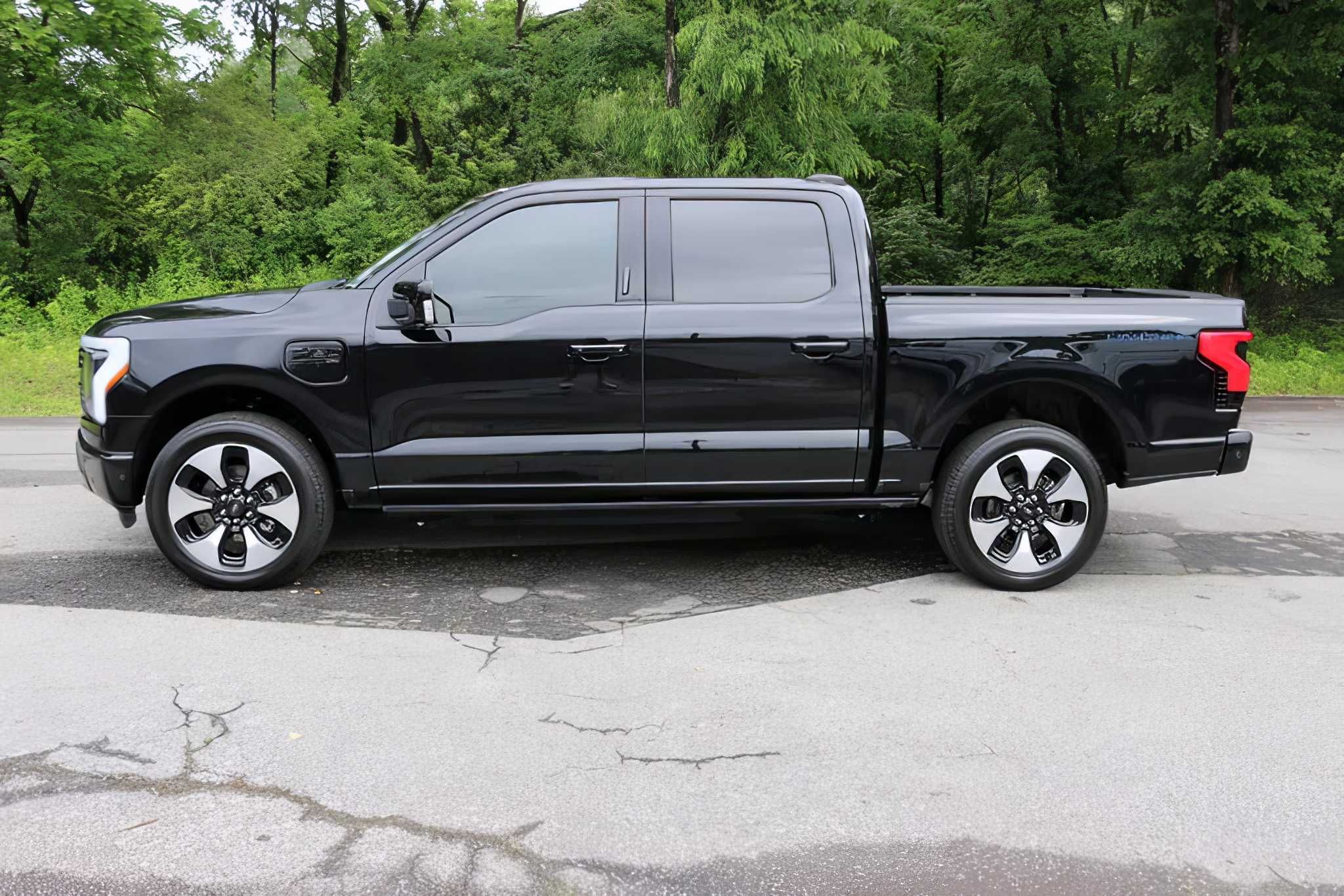 2023 Ford F-150 Lightning Platinum