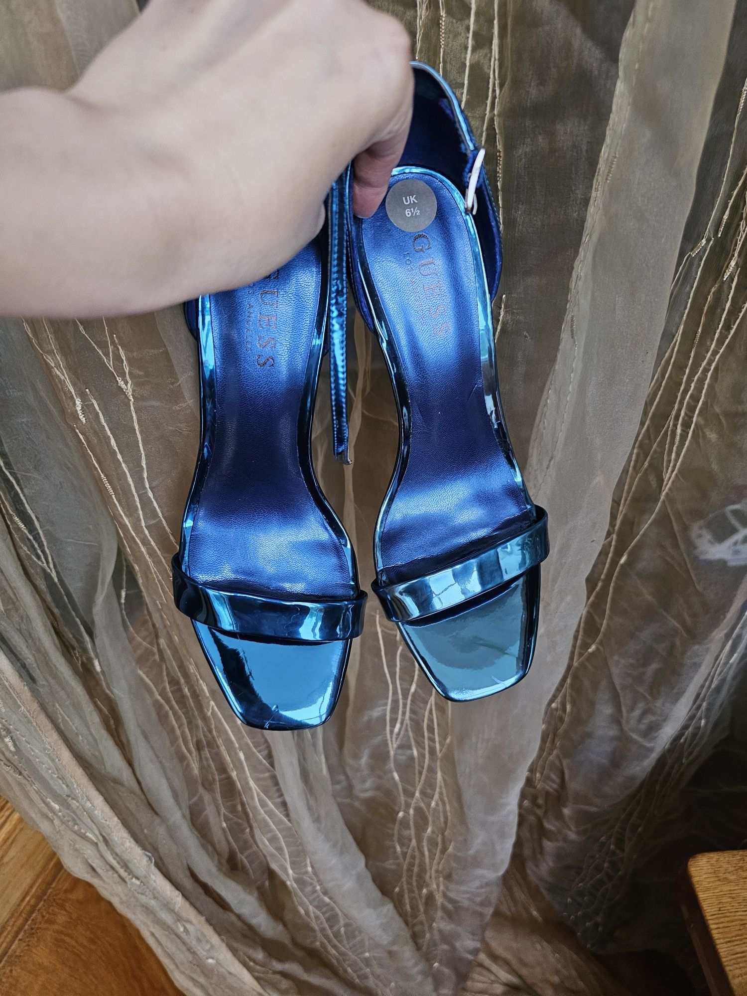 Босоножки Guess 39