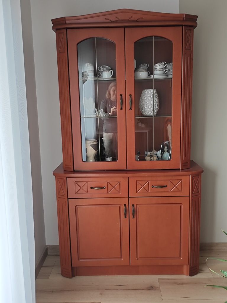 Meble do salonu wraz ze stołem i krzesłami