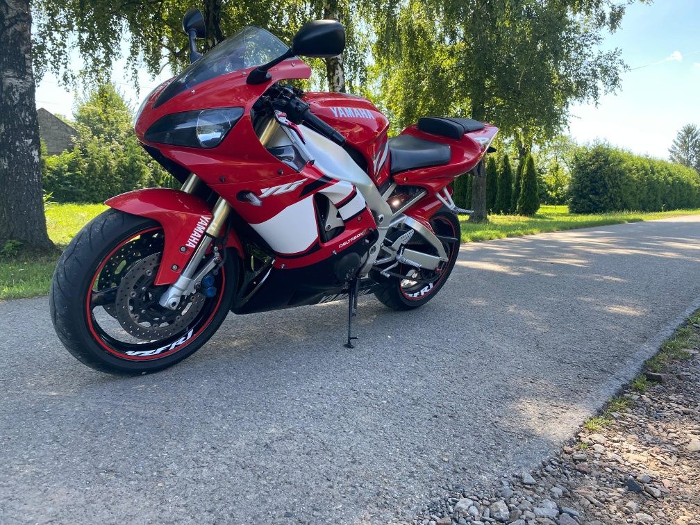 Yamaha R1 RN 04 2001