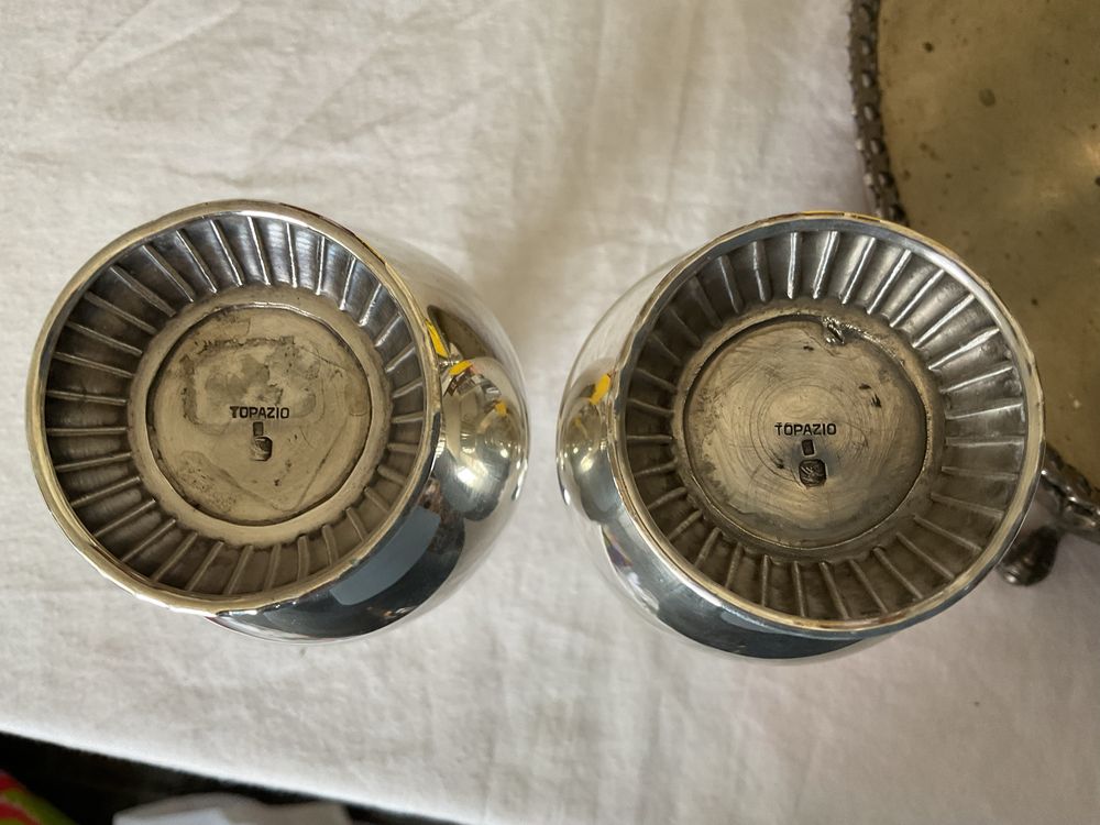 Conjunto antigo em prata, jarrão, jarrinhas, castiçais e tabuleiro