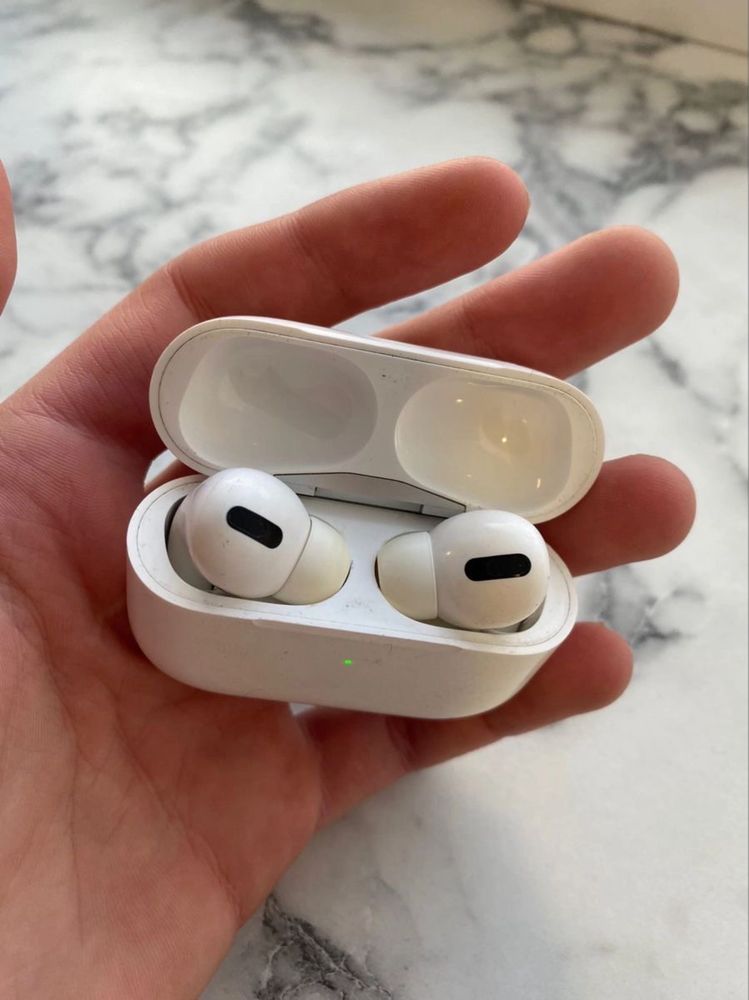 Fones novos ainda por tirar do plastico