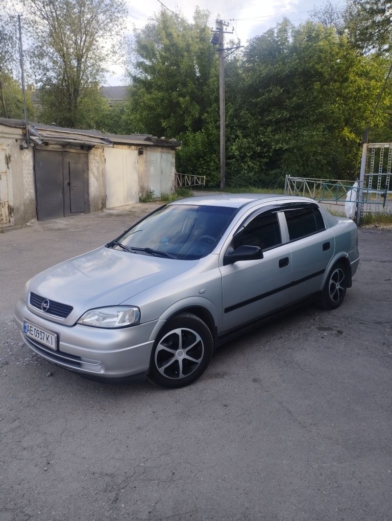 Opel Astra G, 1999 года выпуска.