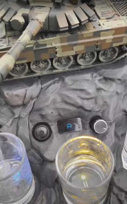 Алкодозатор / наливатор  / автобармен -Танк ,подарунок VIP чоловіків!