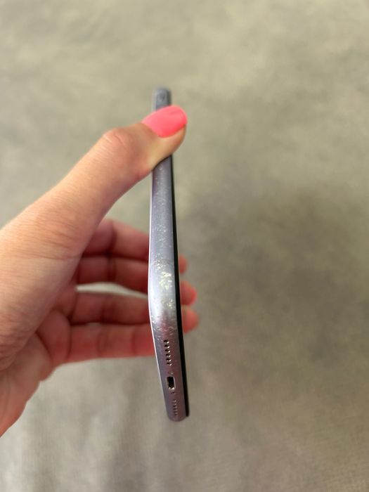 iPhone 11 Roxo – 64GB (Bom estado)