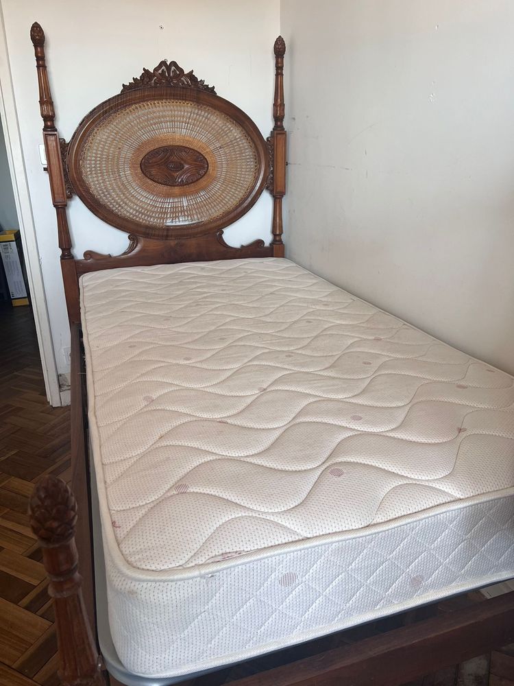 Cama solteiro com colchão