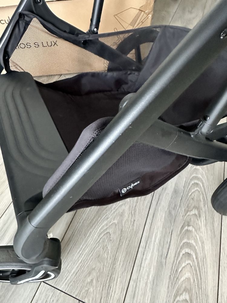 Продам універсальну коляска Cybex Balios S