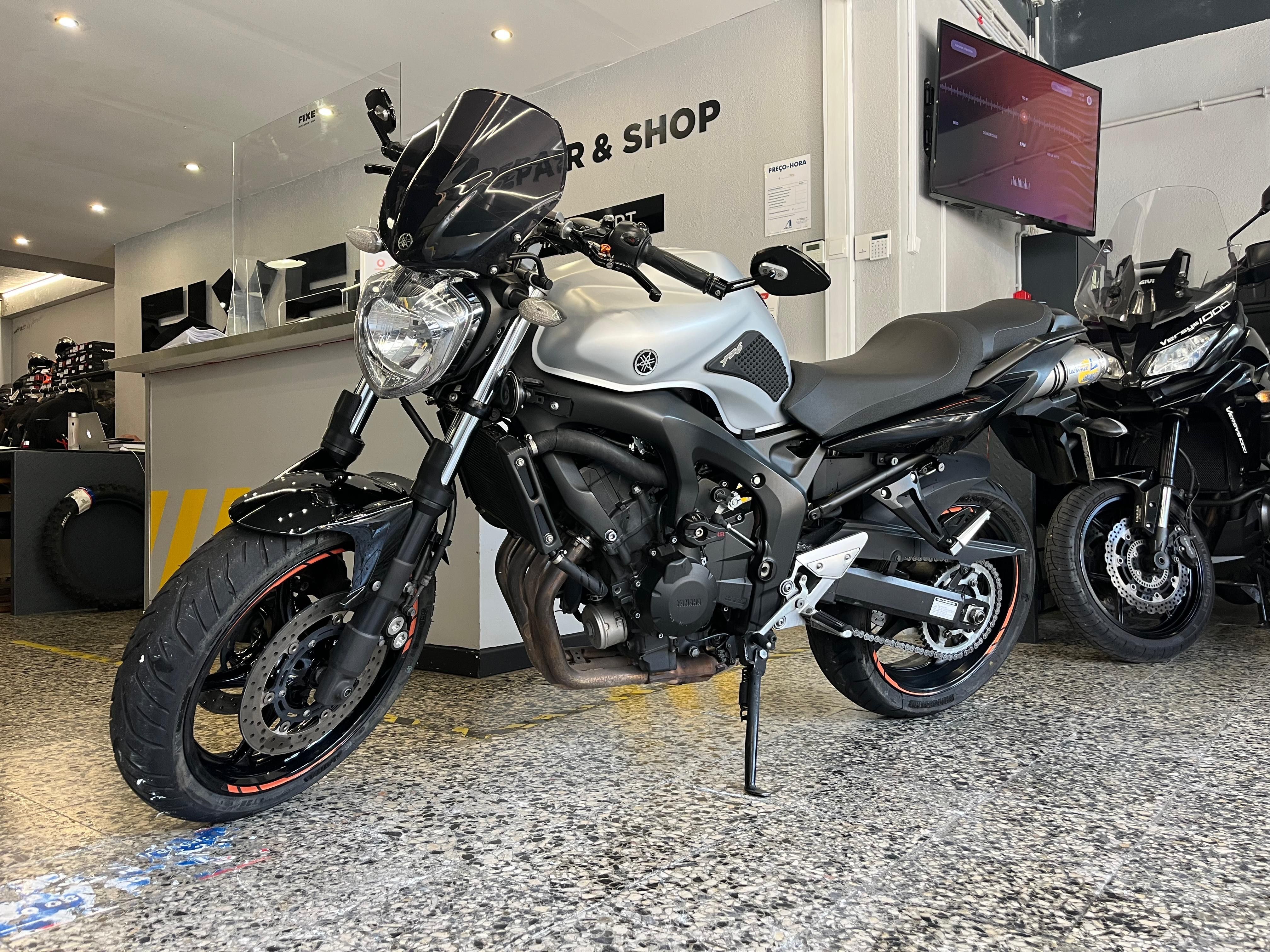 Yamaha FZ6N de 2009 com 37897 Kms, excelente estado, Varios Extras