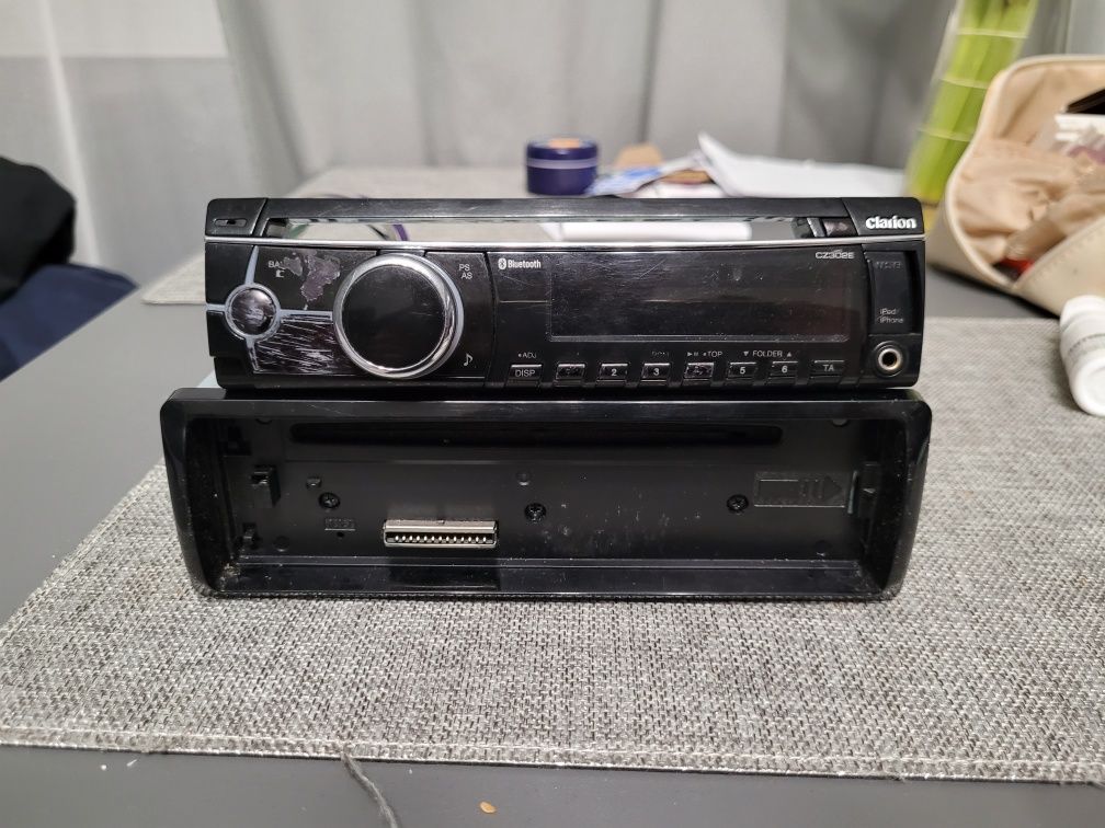 Radio samochodowe Clarion 4x45W CD,USB/IPOD/IPHONE,AUX,RDS