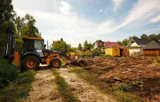 Выравнивание планировка участка, подсыпка участка,  вывоз мусора