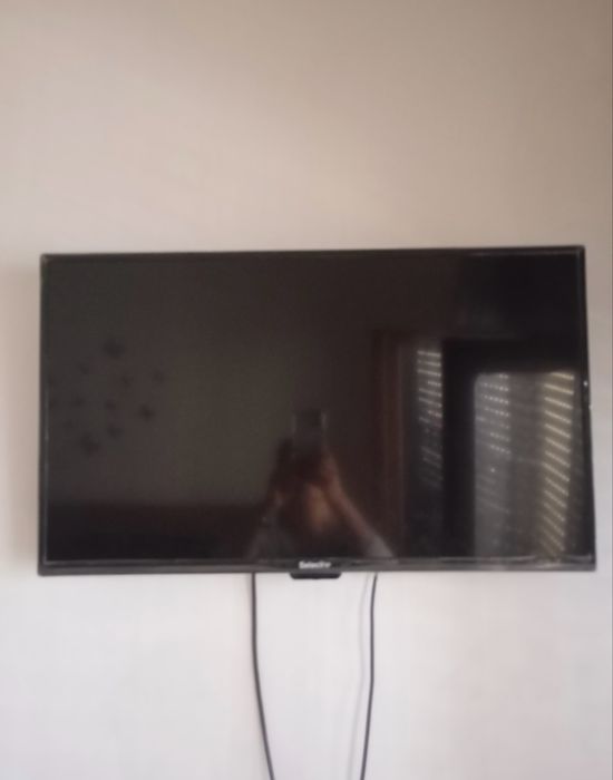 Tv selecline  com pouco uso