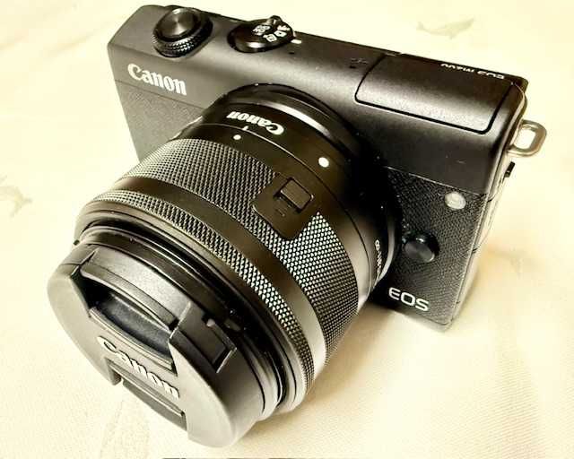 Canon EOS M200 + Kit Completo + 2 Baterias Extra + Cartão SD 8GB