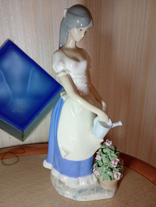 Фарфоровая статуэтка. Испания.