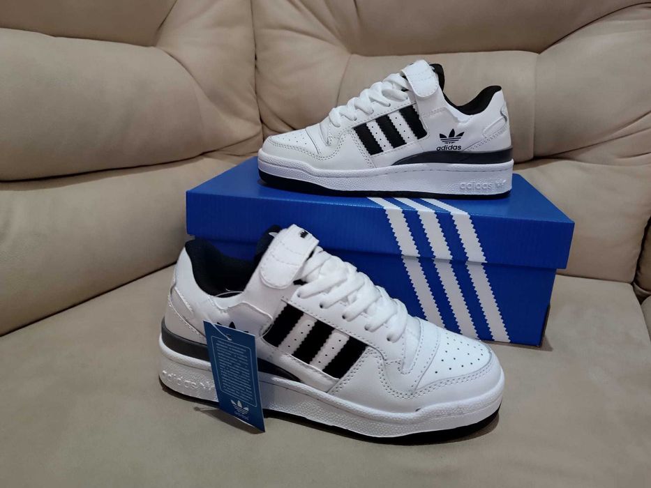 Жіночі кросівки adidas forum (2 кольори)