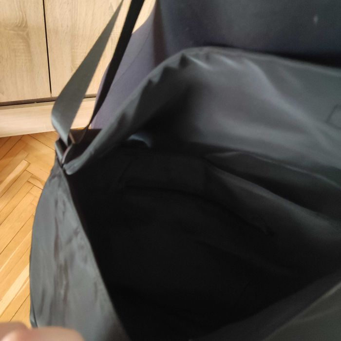 Czarna torba CARRY listonoszka sportowa