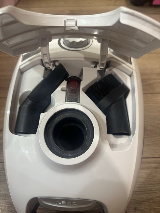 Пилосос Electrolux EB31C1UG