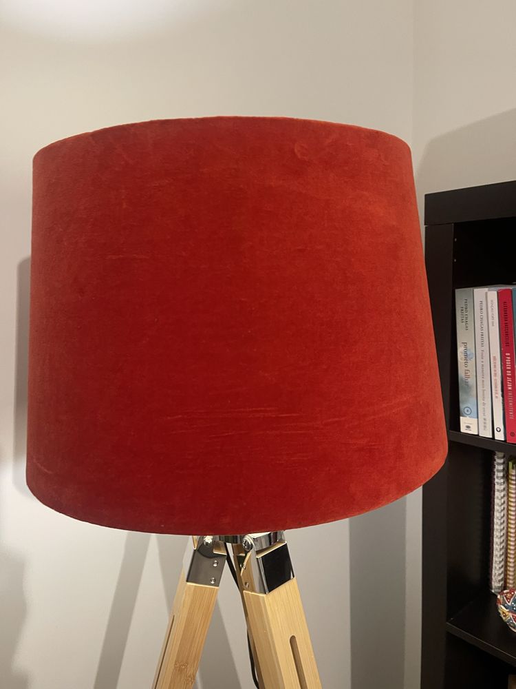 Abajur em veludo vermelho