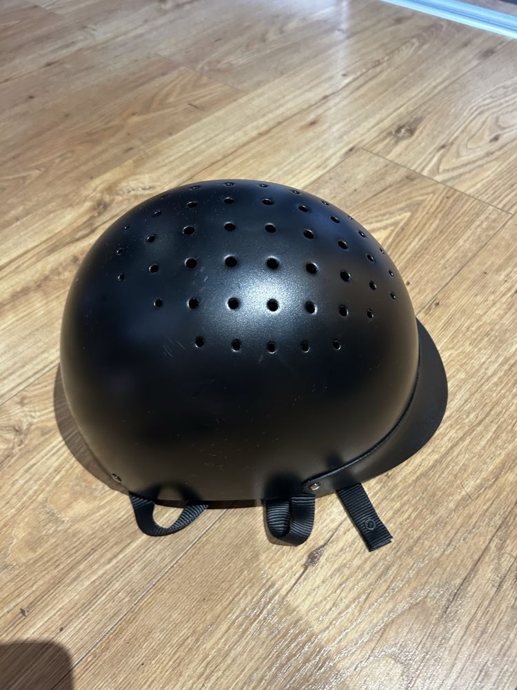 Kask jeździecki.