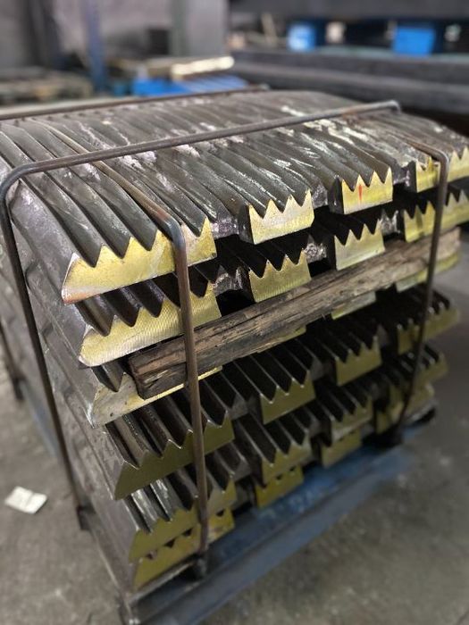 Makrum 40.27 komplet szczęk do kruszarki 18%Mn