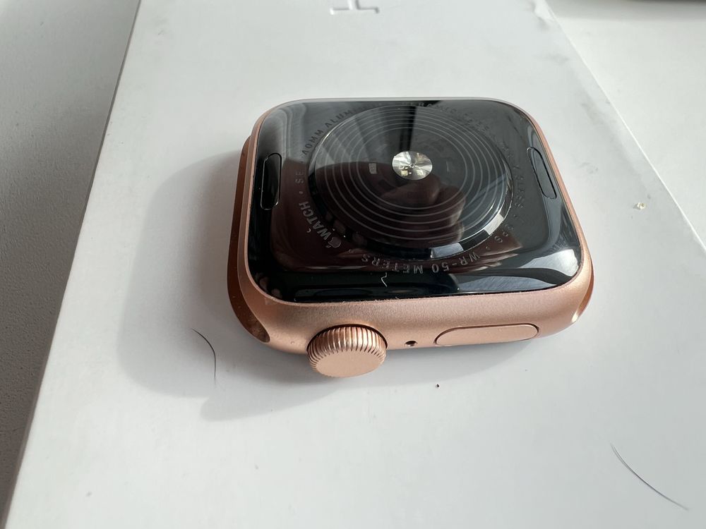 Смарт-годинник Apple Watch SE 40