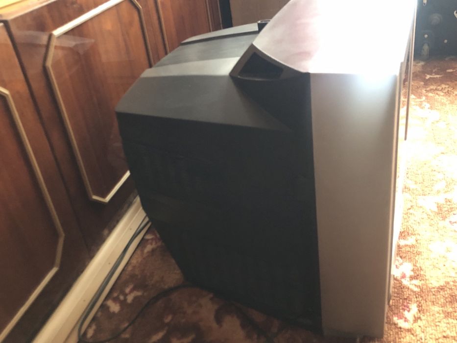 Телевізор LG Flatron, діагональ 52,5 см.