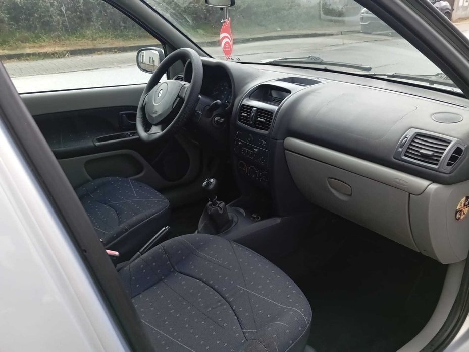 Renault Clio 2002 - Apenas 184000km