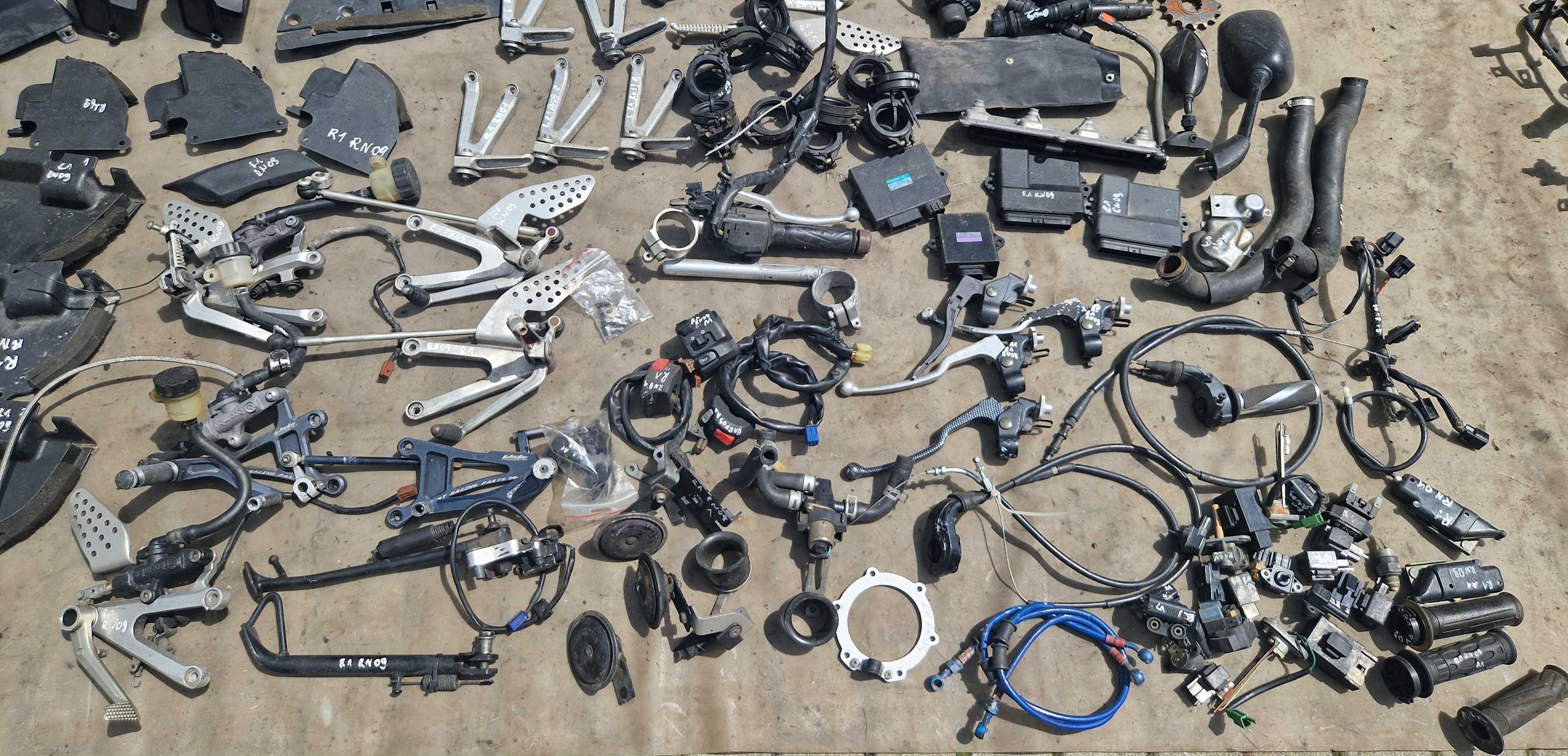 Yamaha YZF R1 RN09 półka tarcza zębatka czujnik set stopka moduł kiera