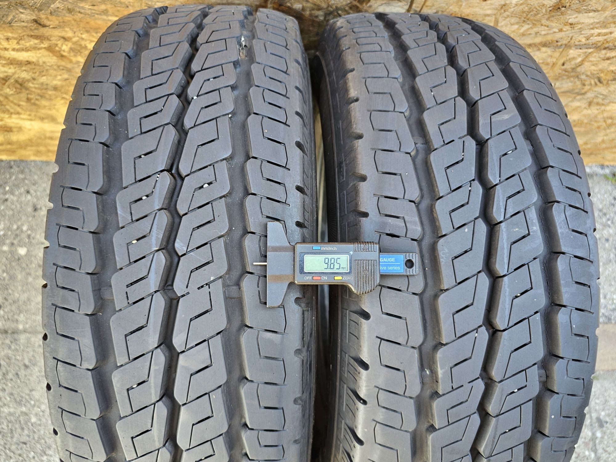 Idealne!!  10mm. 215/70 r15C Continetal Vanco Camper. 3017
