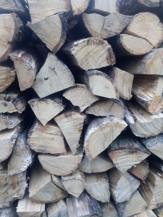 Sezonowane drewno dębowe do kominka